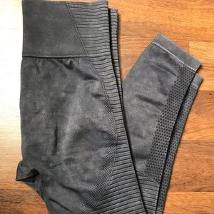 $12 or ❤️2/$18 New Lush Seamless leggings Size M